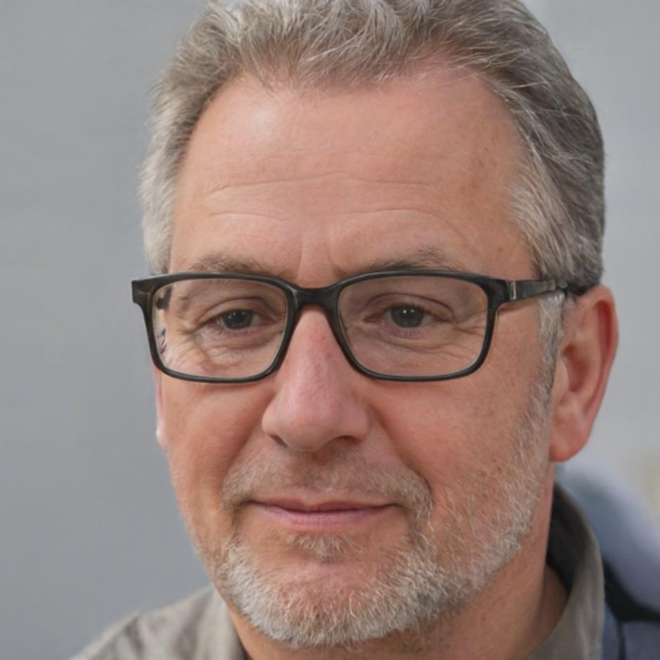 Programmleiter Thorsten Riedmann während einer Budgetanalyse-Session